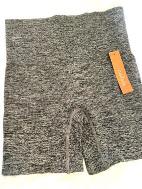 NWT Colsie Heathered Grey RIbbed Biker Shorts